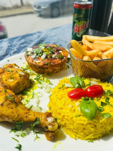 Plat du jour Poulet,riz et tajin avec frite et boissons