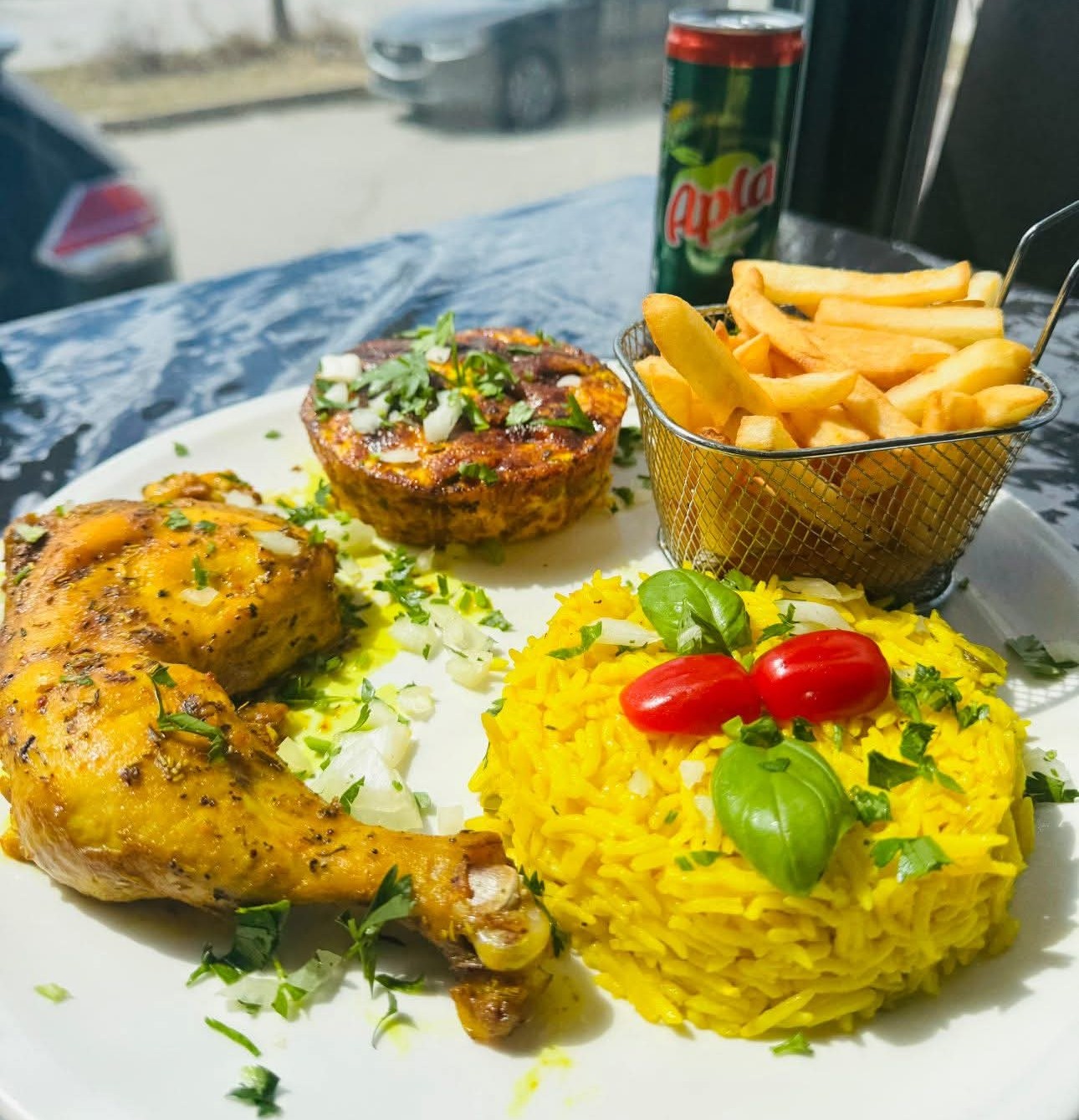 Plat du jour Poulet,riz et tajin avec frite et boissons