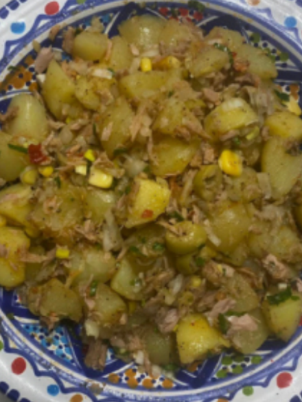 Salade de pomme de terre, thon et maïs