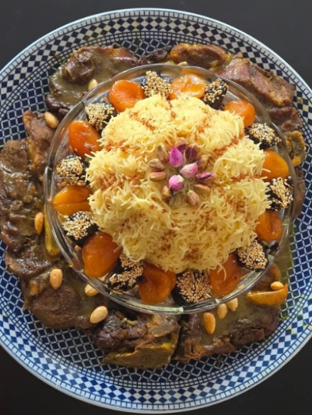 Tajine de veau et pruneaux avec garniture seffa