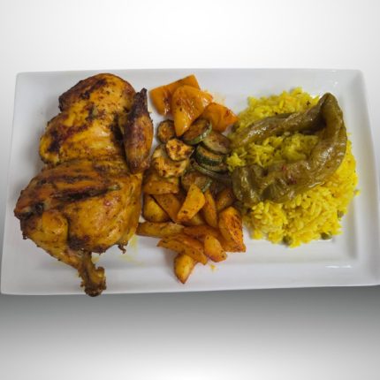 Poulet grillé accompagné de légumes grillés et de riz Halal